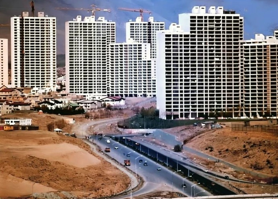 رکود مسکن در غرب تهران عمیقتر شد؛ فروشندهها کوتاه نمیآیند، خریداران عقبنشینی میکنند؟